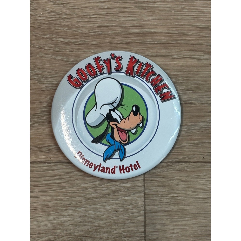 Disney Goofy's Kitchen Disneyland Hotel Pin Button Souvenir 3 Inch Chef Goofy